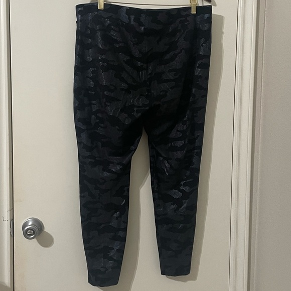Torrid Leggings Womens 3X Black Multi Metallic Camoflage Pull On Cotton Spandex - Picture 7 of 11